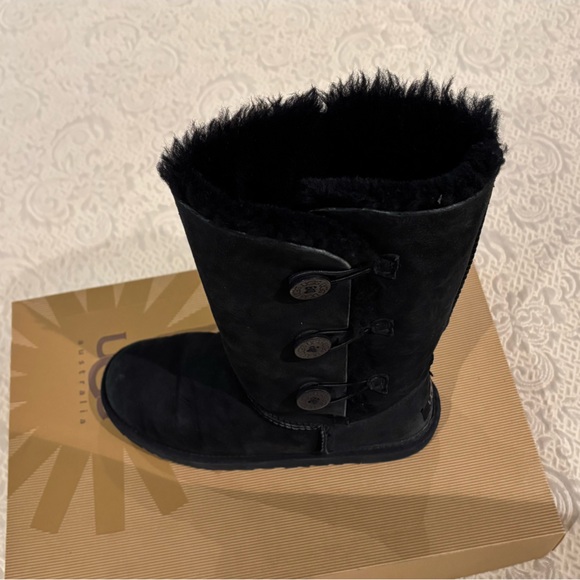 UGG waterproof suede Women’s Bailey triple button boot - Picture 7 of 9